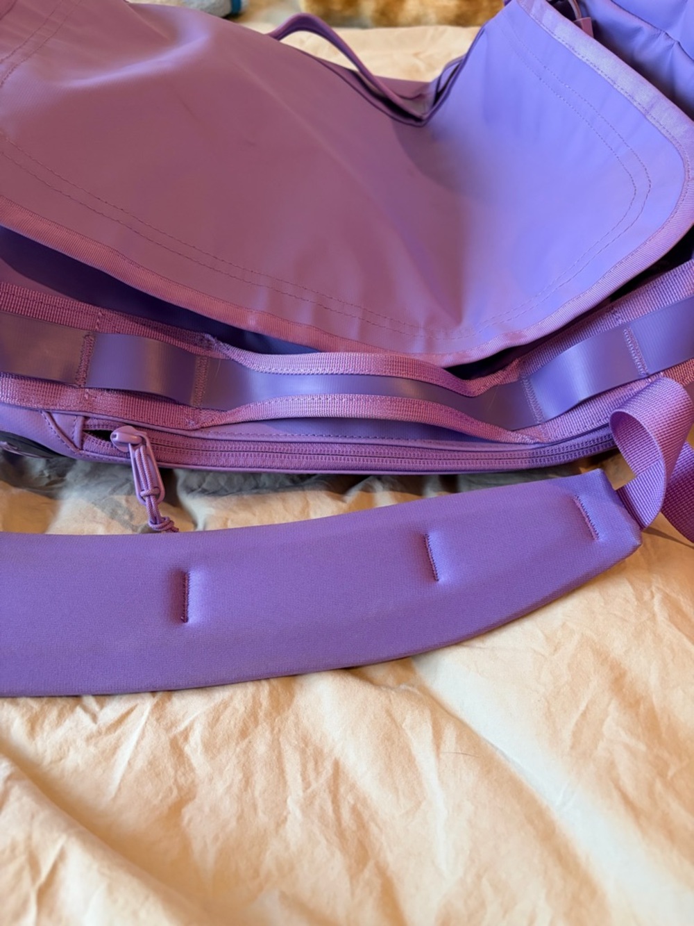 Baboon to the Moon 32L Bag with Adjustable Backpack Straps - Picture 6 of 7